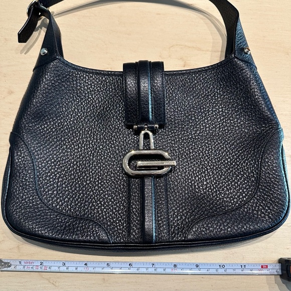 Authenticated Gucci Black Leather Shoulder Bag with Gold Hardware - Picture 11 of 14